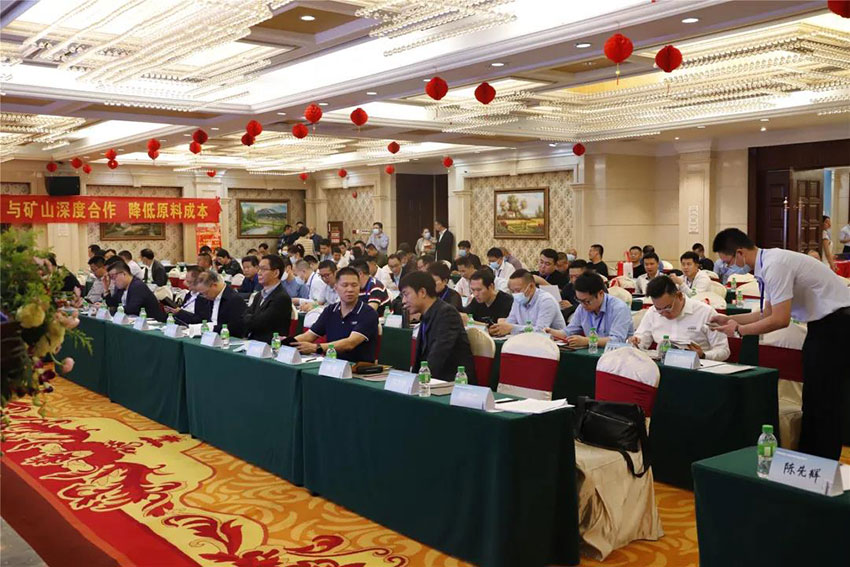 廣東陶瓷協(xié)會(huì)陶瓷原料專委會(huì)成立，萬(wàn)達(dá)業(yè)任副會(huì)長(zhǎng)單位